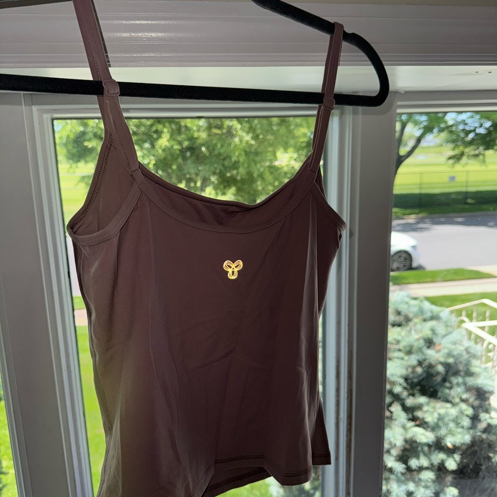 Aritzia golden butter cami Claremont